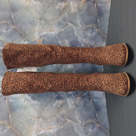 Universal Thread Boot - Picture 2 of 7